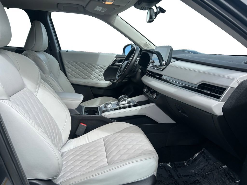 Used 2024 Mitsubishi Outlander SEL image 16