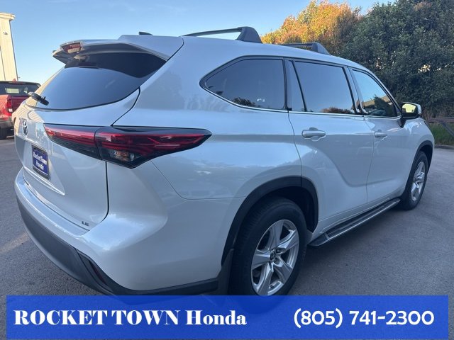 Used 2022 Toyota Highlander LE image 11