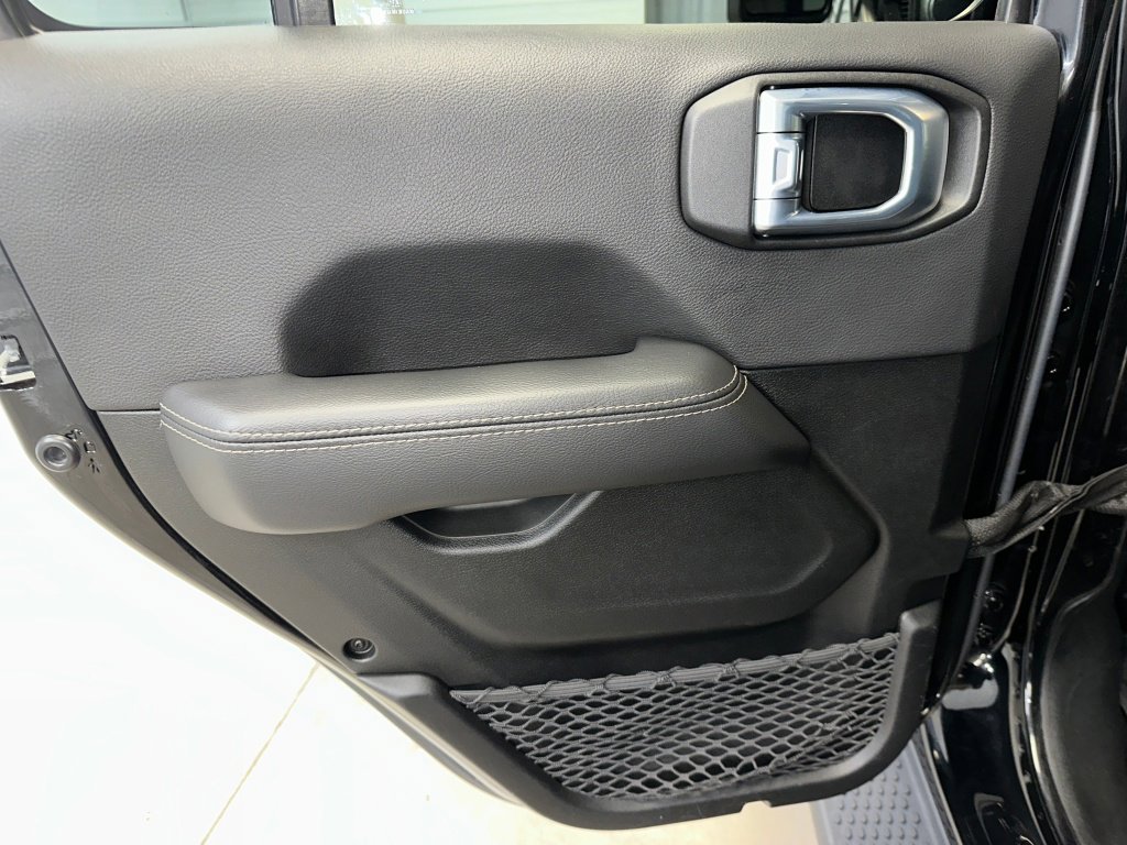 Used 2022 Jeep Wrangler Unlimited Sahara image 14