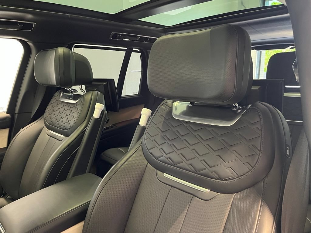 Used 2024 Land Rover Range Rover SV AWD/4WD image 26
