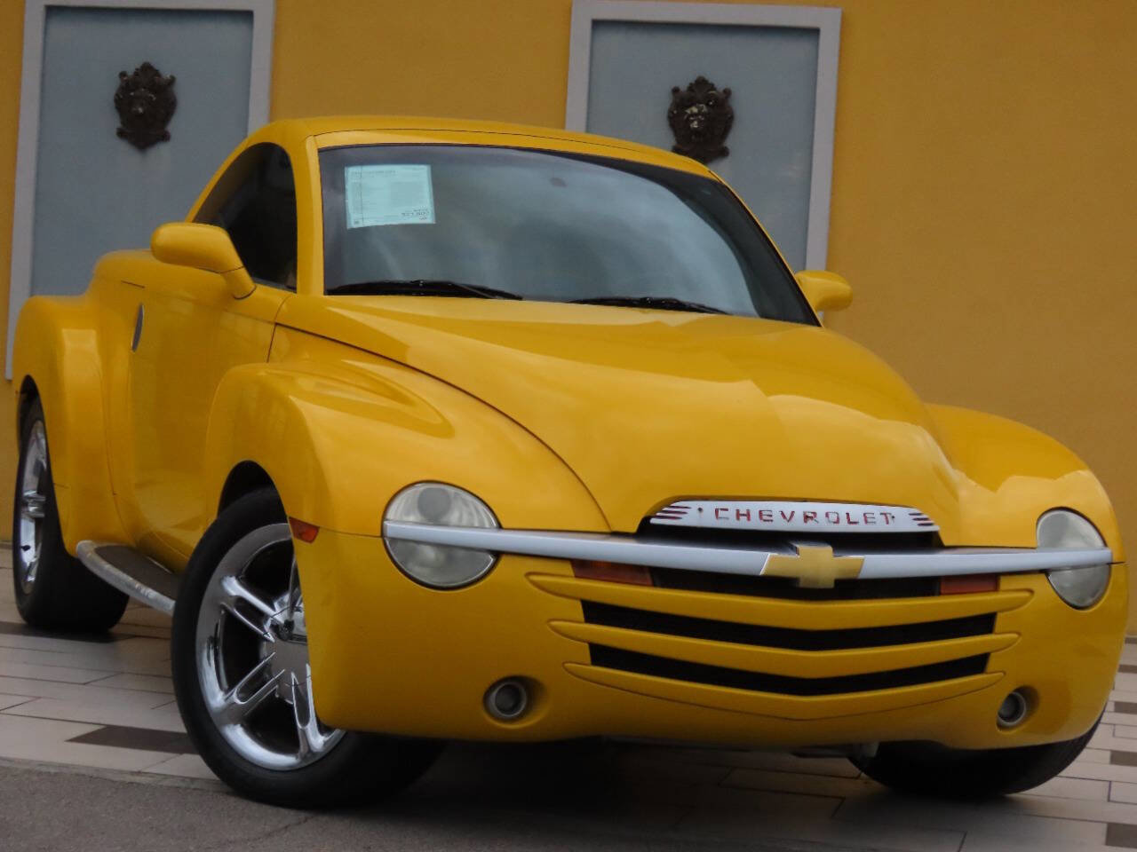 Used 2004 Chevrolet SSR w/ Preferred Equipment Group image 7