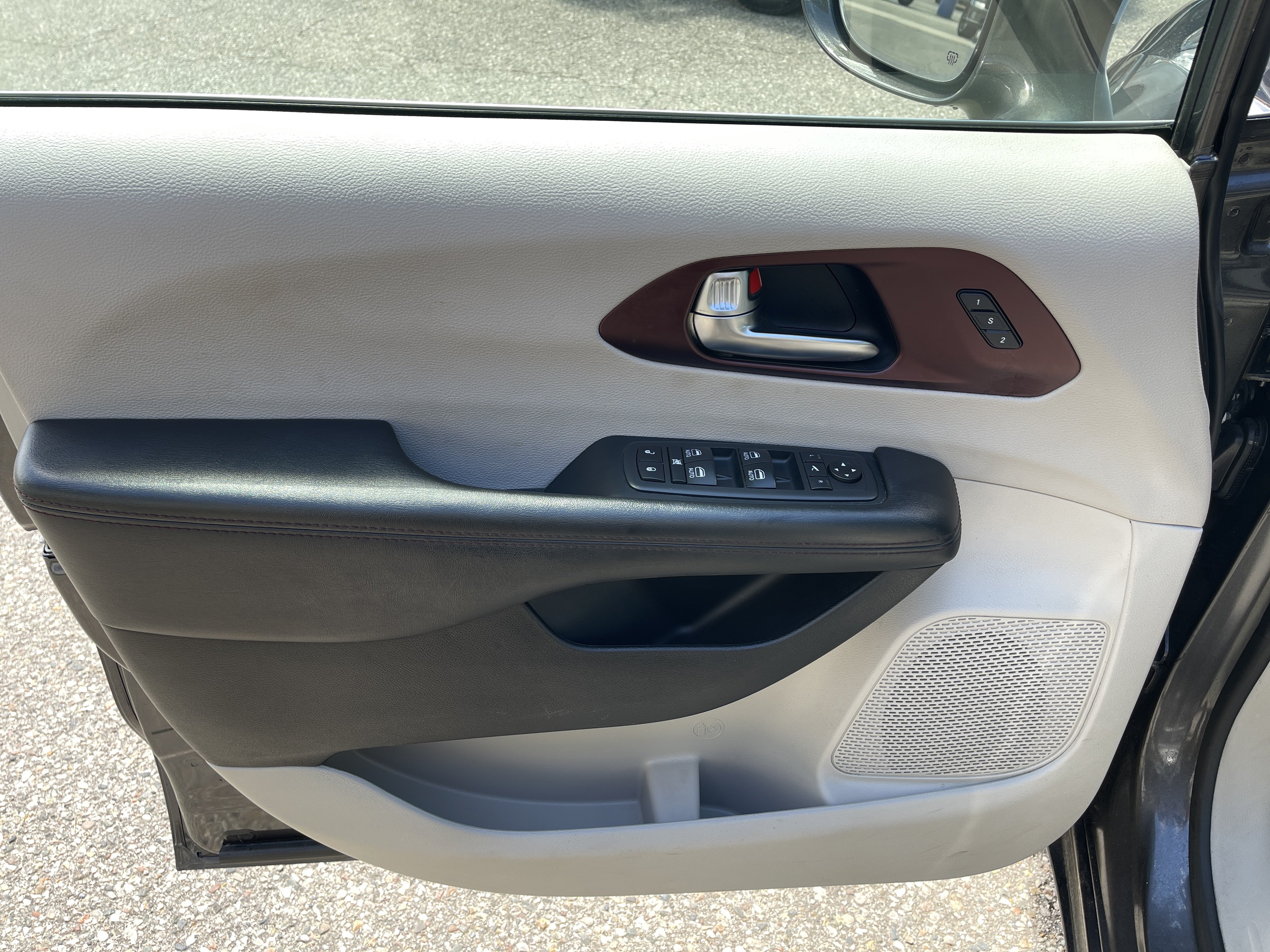 Used 2020 Chrysler Pacifica Limited FWD image 15