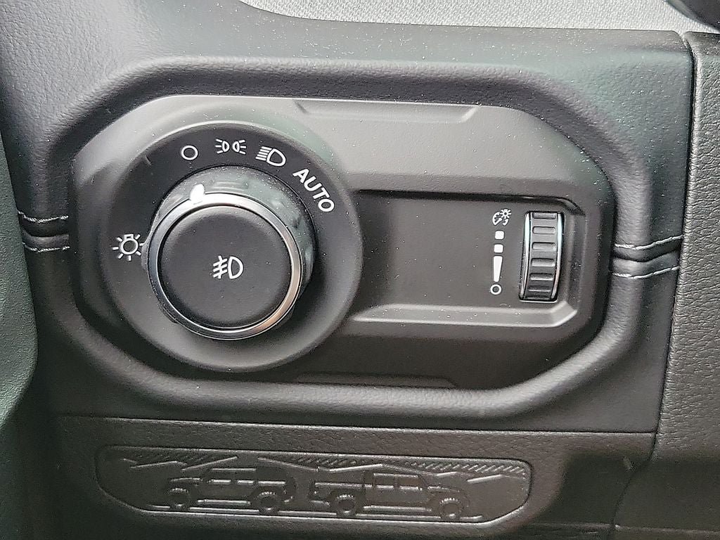 Used 2026 Jeep Wrangler Unlimited Sahara AWD/4WD image 14