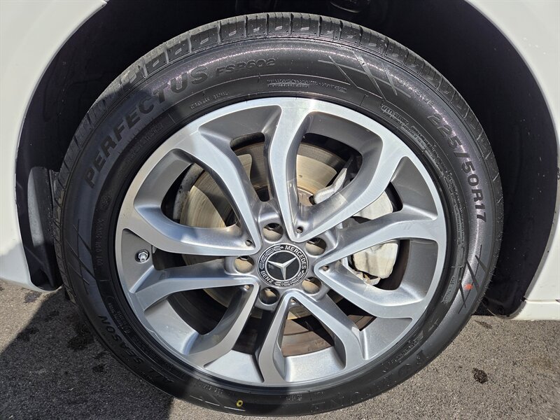 Used 2018 Mercedes-Benz C 300 4MATIC Sedan w/ Premium Package image 9