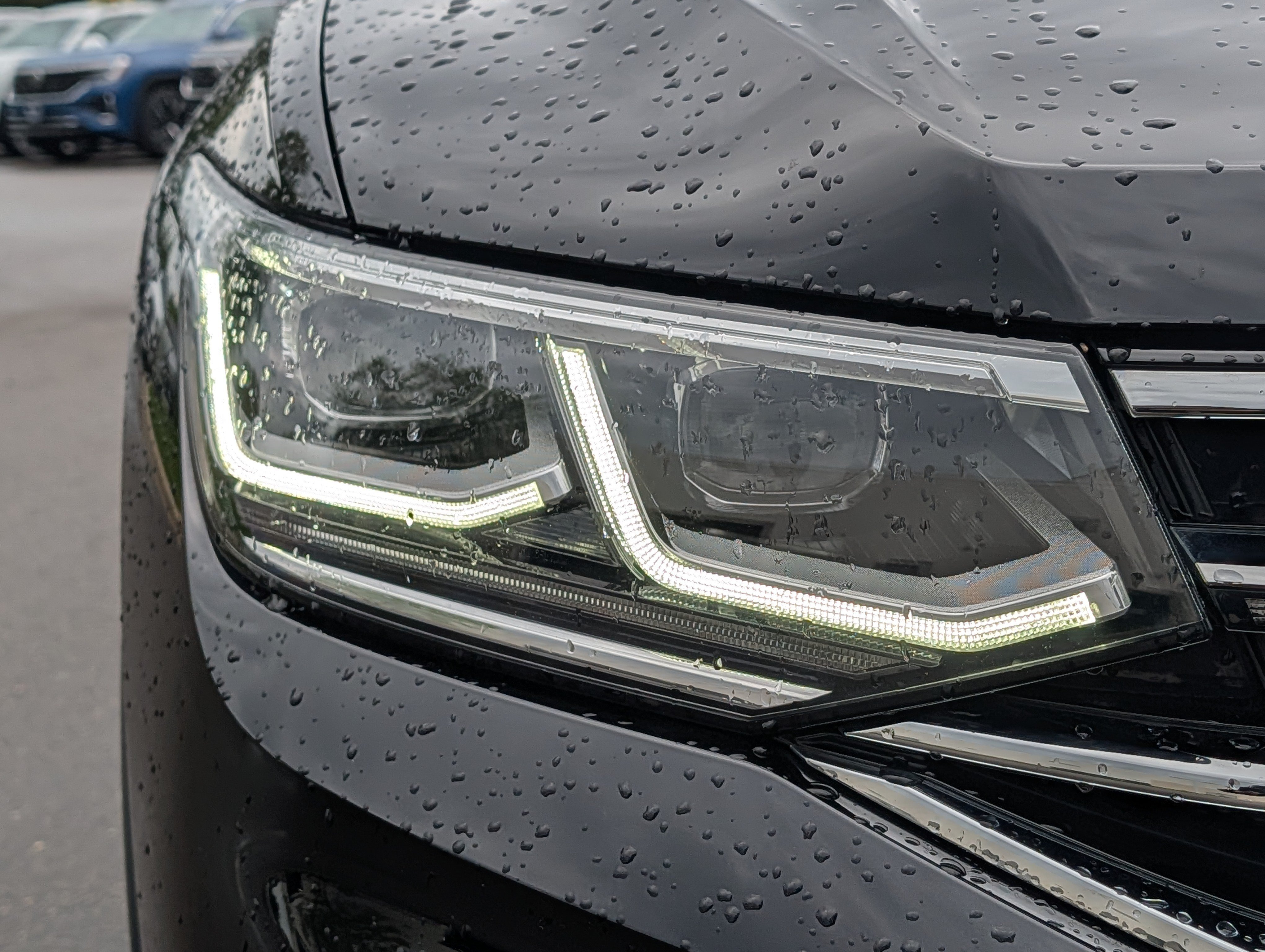 Certified 2023 Volkswagen Tiguan SEL R-Line AWD/4WD image 16