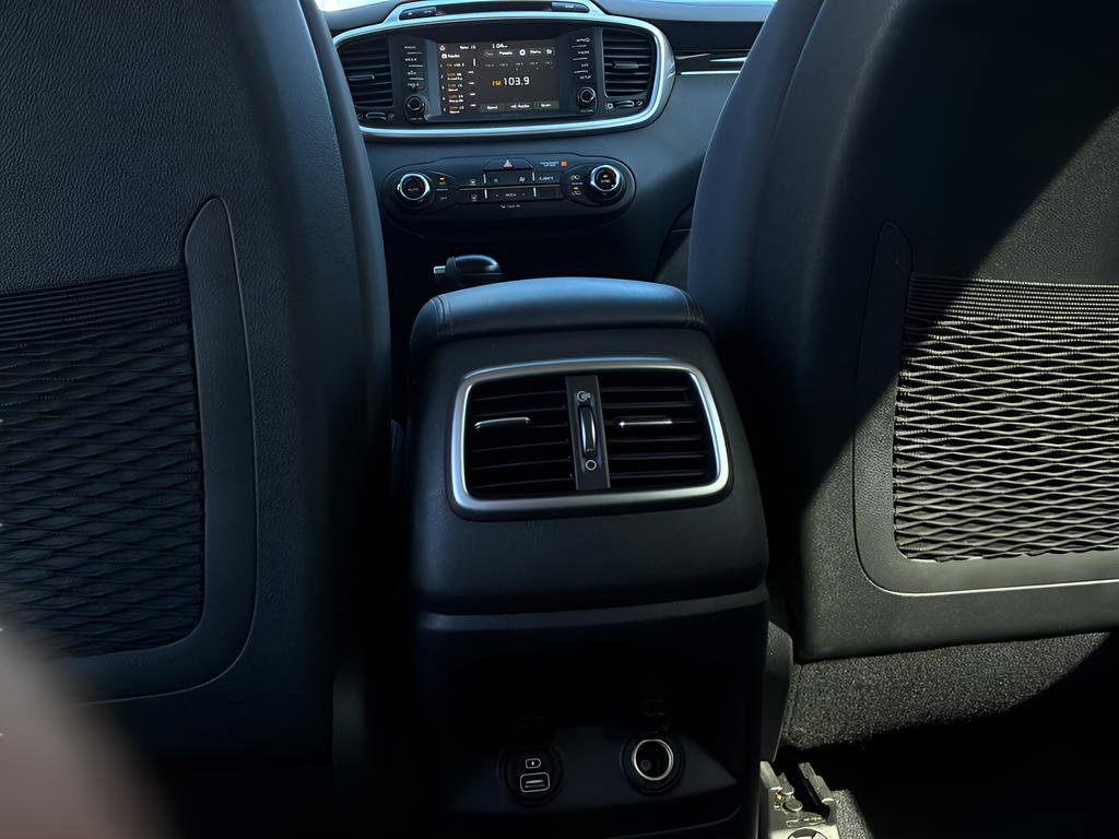 Used 2018 Kia Sorento FWD image 17