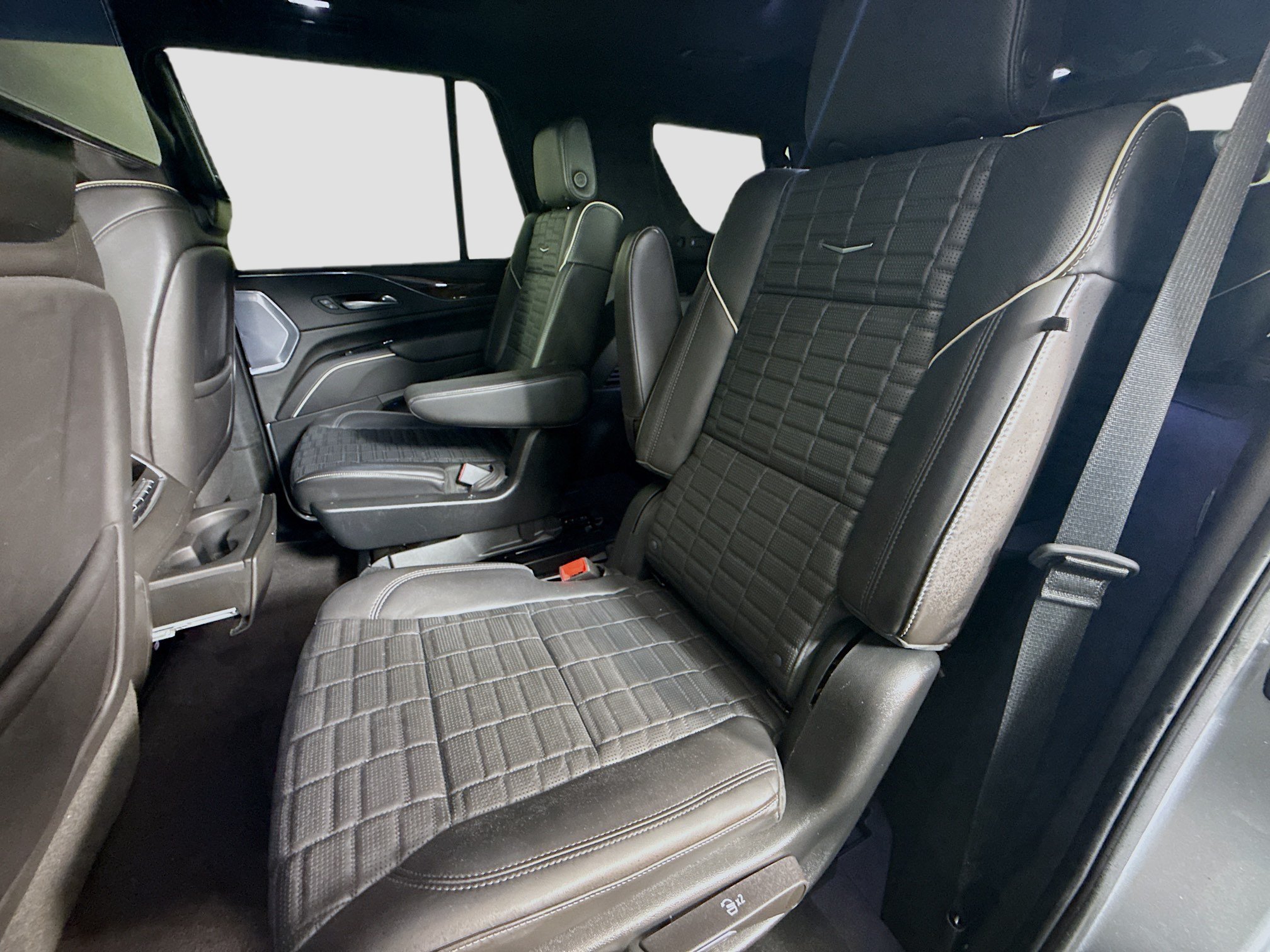 Used 2023 Cadillac Escalade Premium Luxury Platinum AWD/4WD image 25