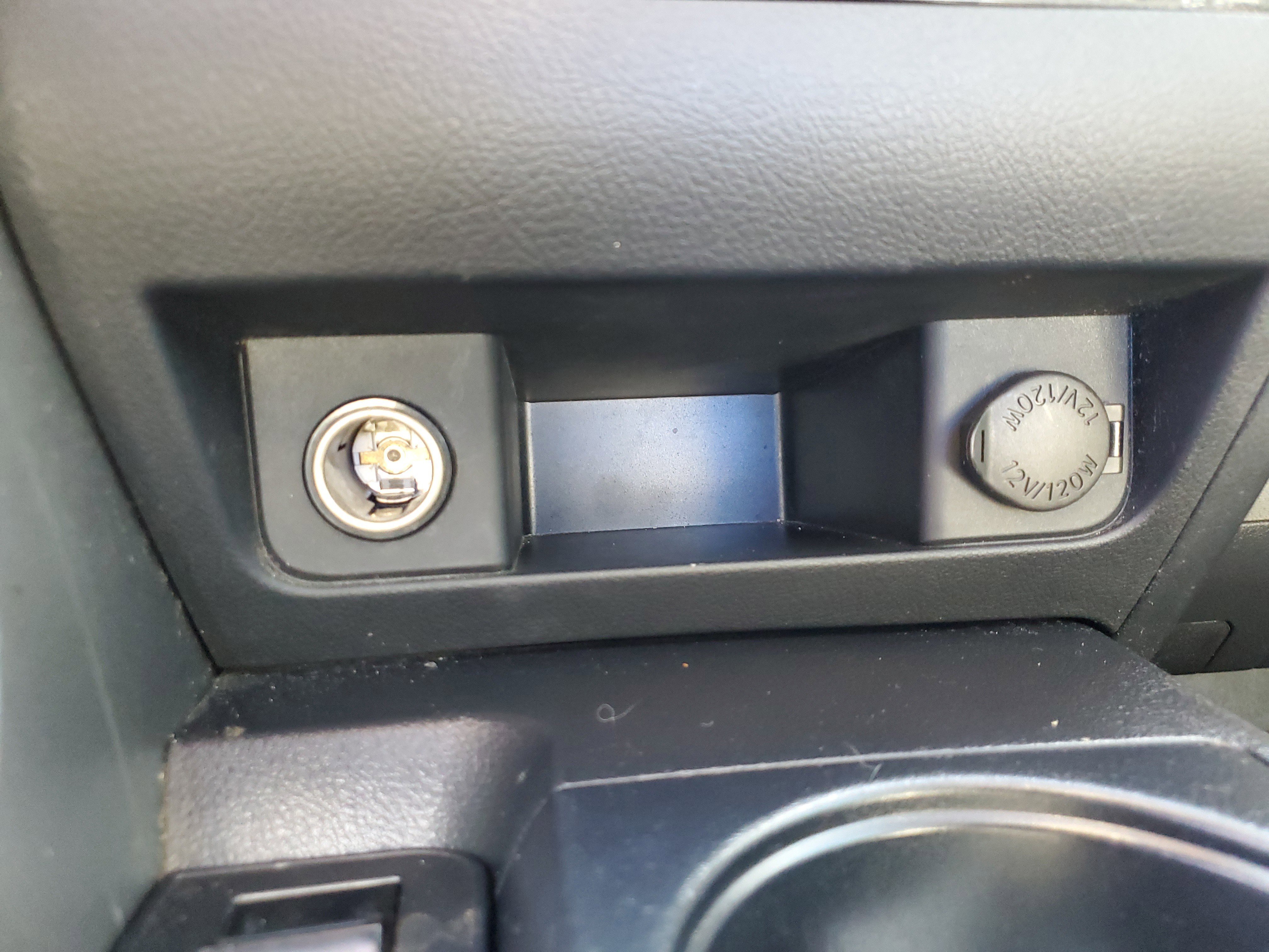 Used 2010 Toyota Sequoia Platinum image 21