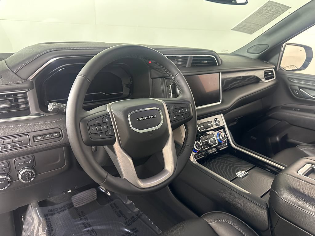 Used 2024 GMC Yukon XL Denali AWD/4WD image 17