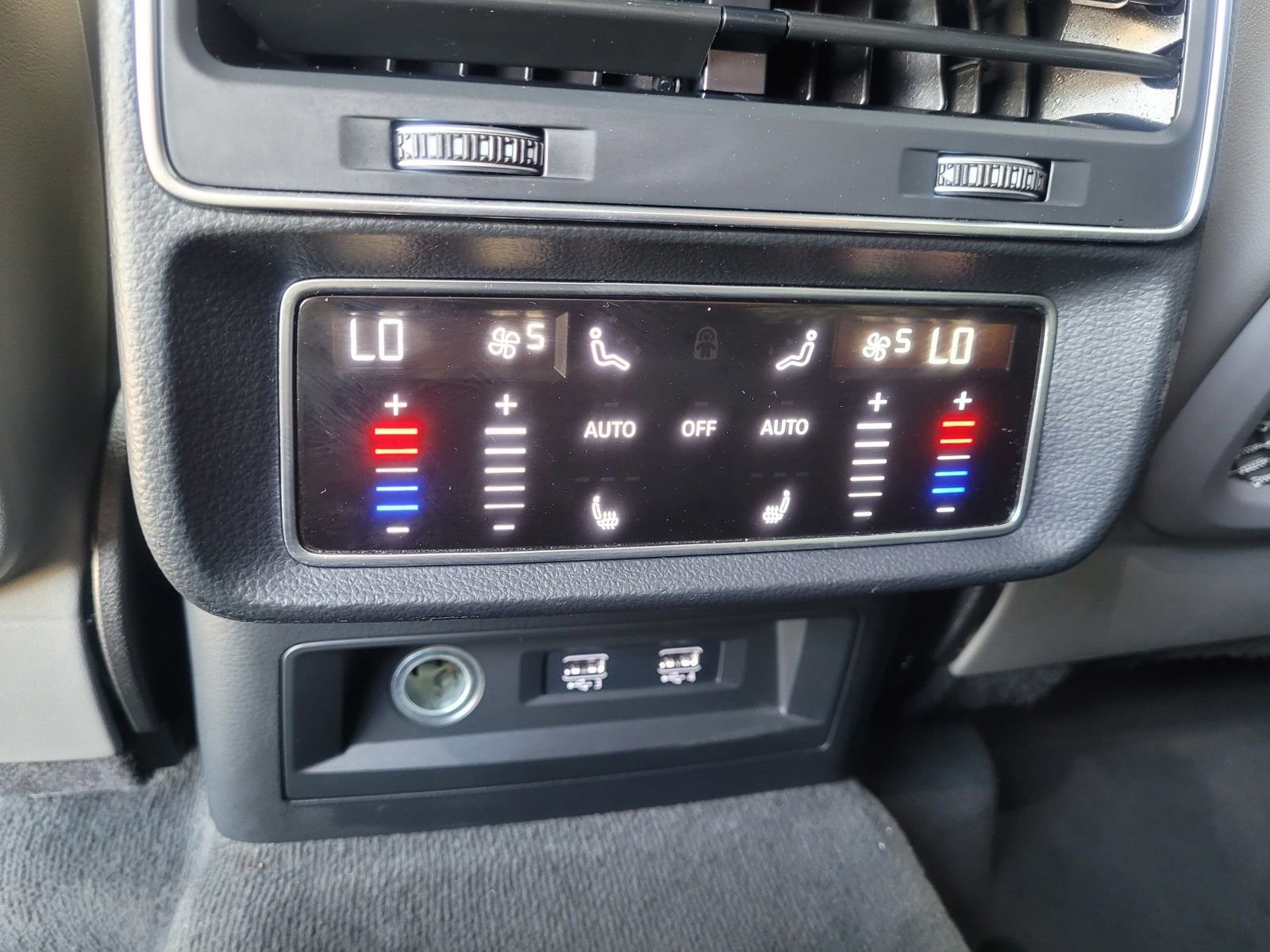 Used 2020 Audi SQ7 Prestige w/ S Sport Package image 15