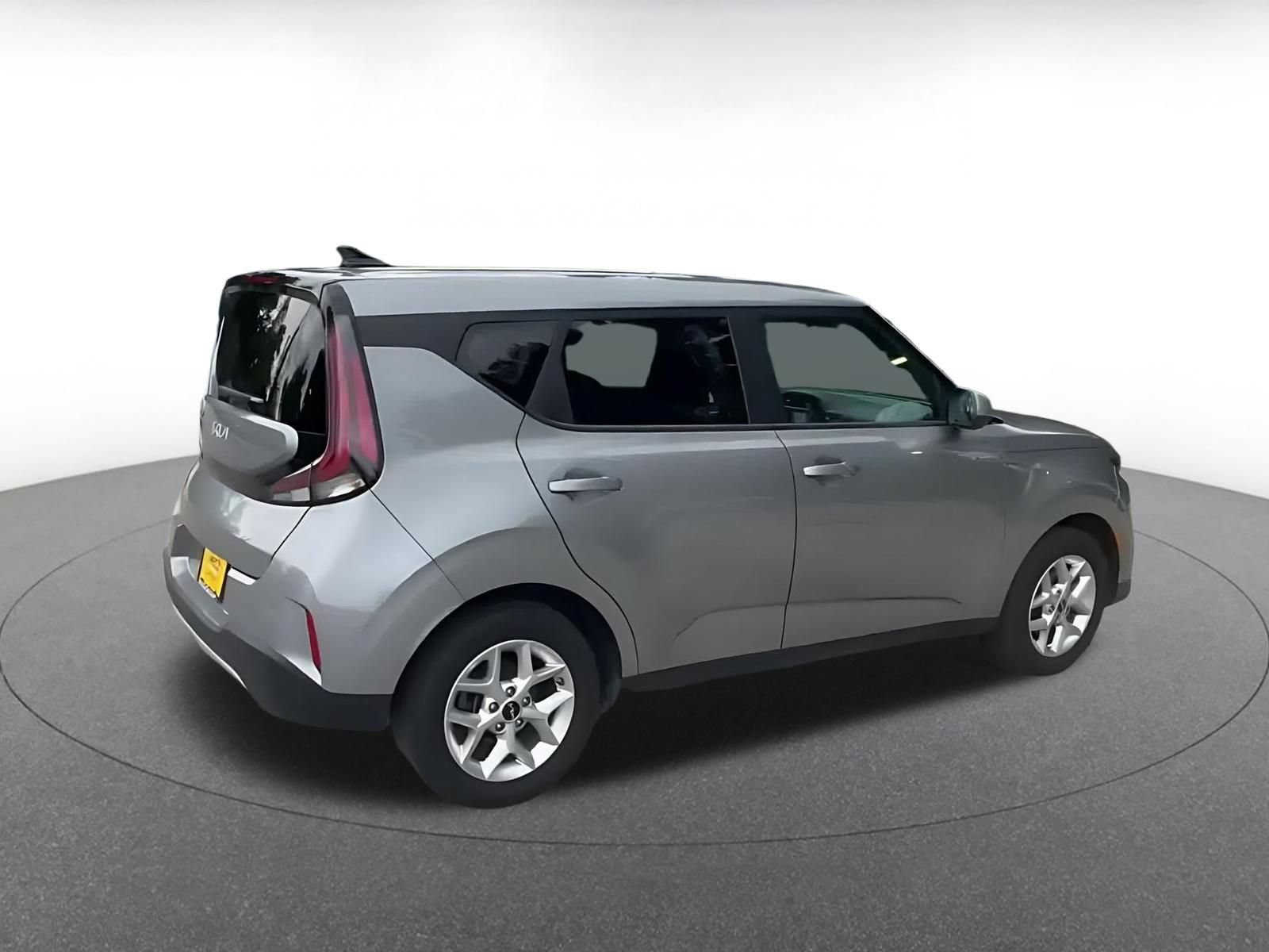 Used 2025 Kia Soul LX w/ LX Technology Package FWD image 14