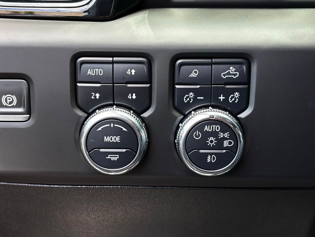 Used 2025 GMC Sierra 2500 AT4X image 17