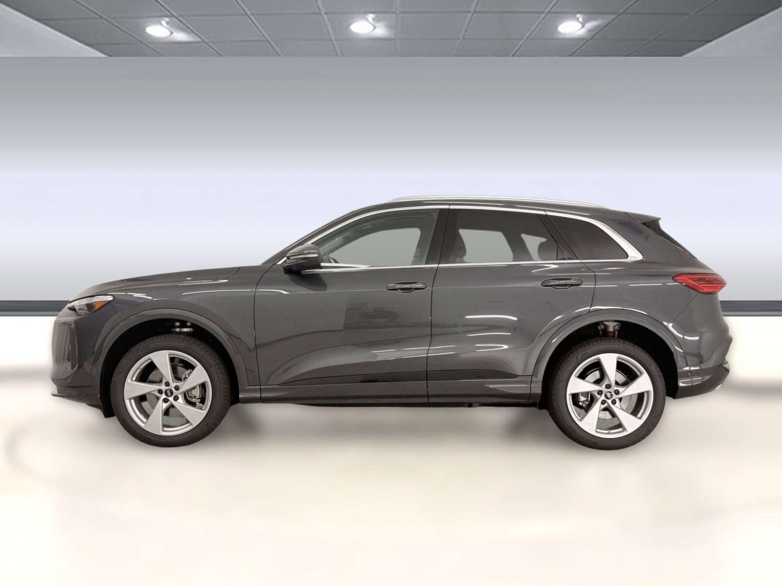 Used 2025 Audi Q5 Premium Plus w/ Premium Plus AWD/4WD image 2