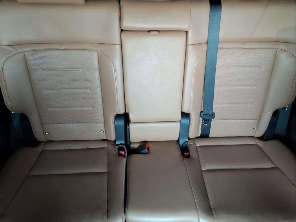 Used 2025 Hyundai Santa Fe Limited FWD image 17