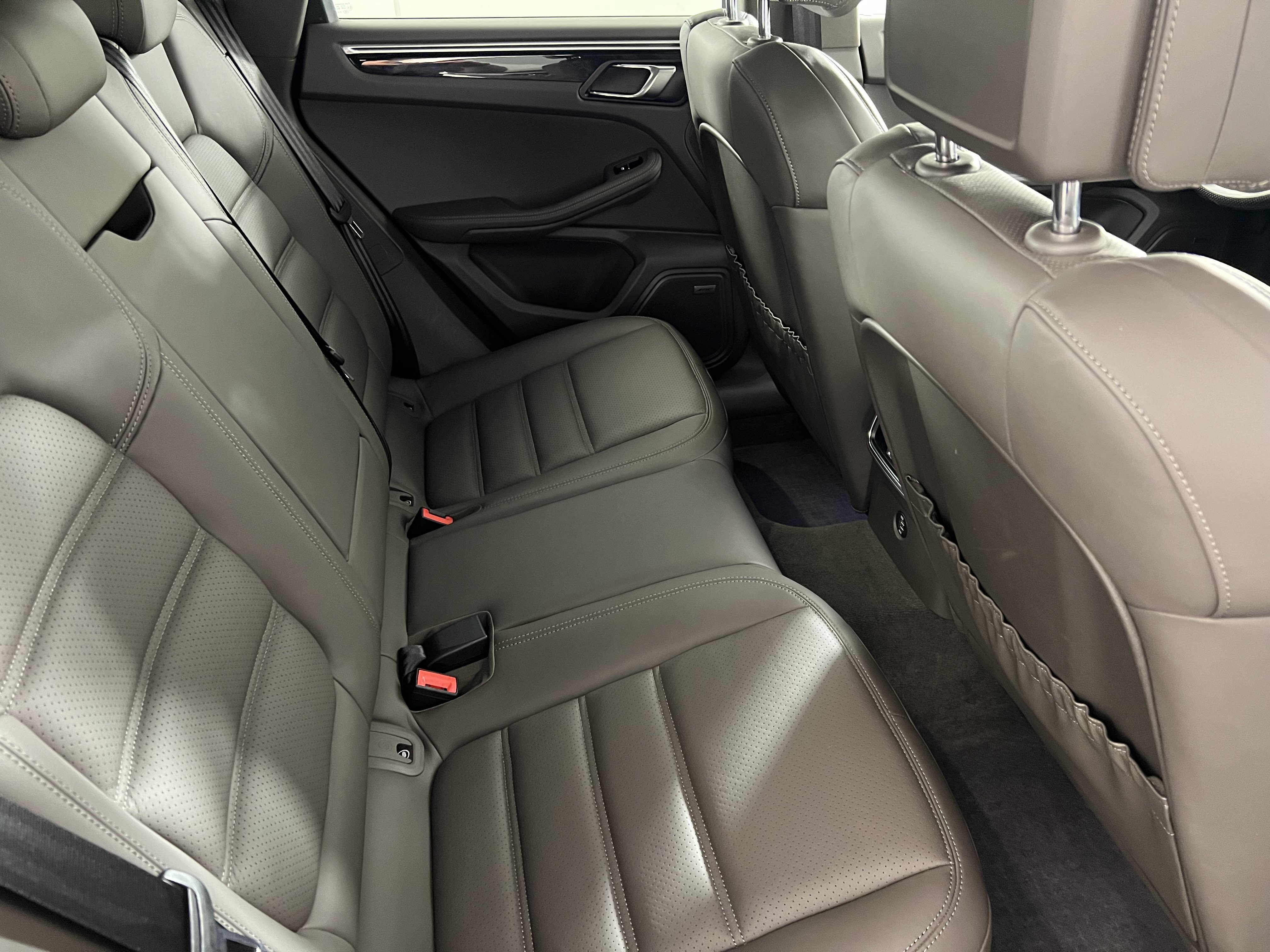 Used 2018 Porsche Macan S AWD/4WD image 23