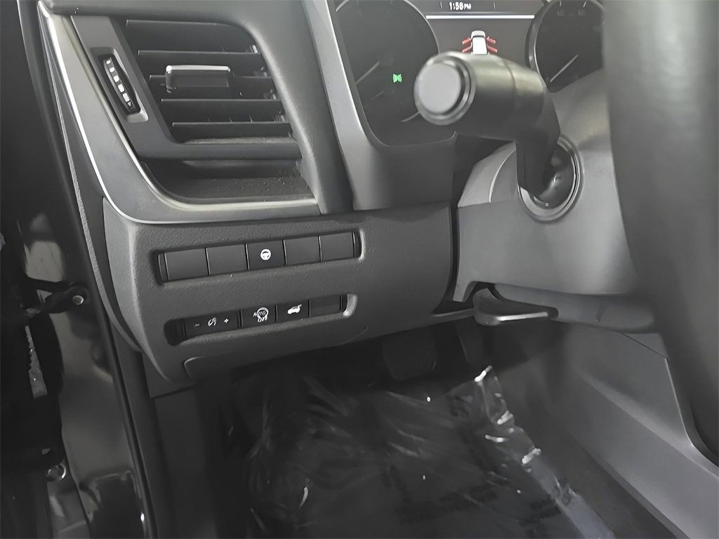 Used 2024 Nissan Rogue SV image 11