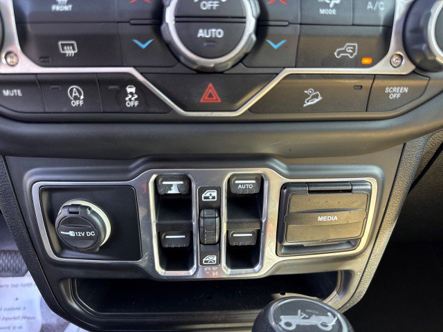 Used 2018 Jeep Wrangler Unlimited Sahara AWD/4WD image 24