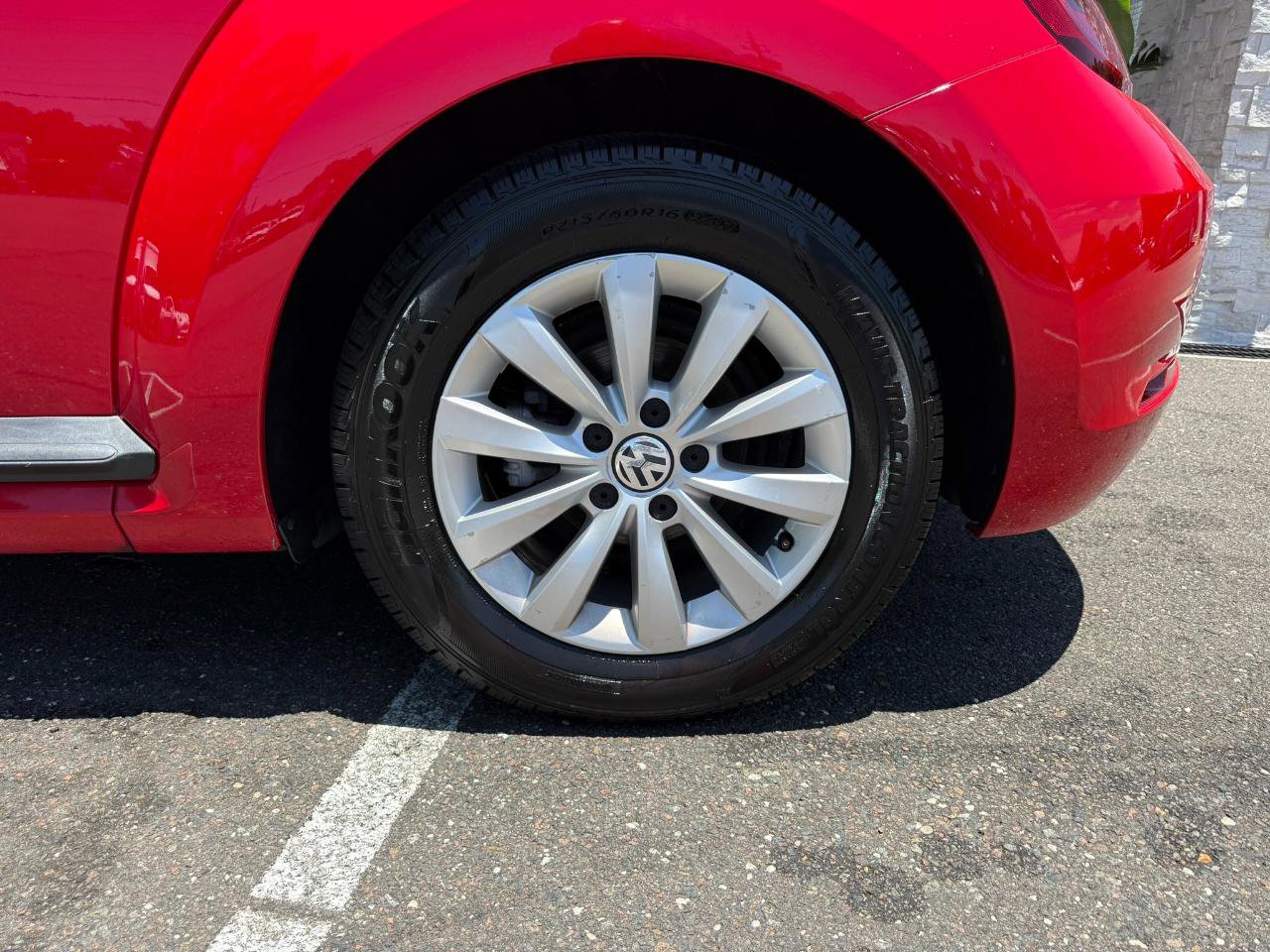Used 2018 Volkswagen Beetle 2.0T S FWD image 8