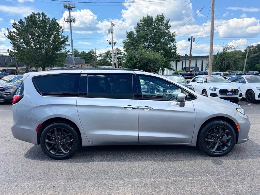 Used 2021 Chrysler Pacifica Limited w/ Uconnect Theater Family Group AWD/4WD image 9