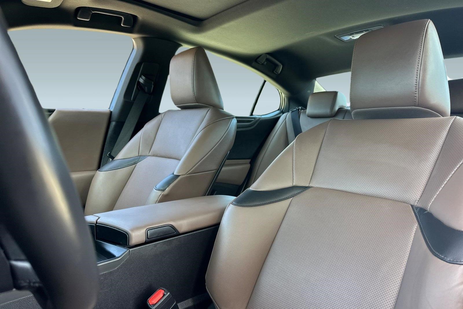 Used 2025 Lexus ES 300h w/ Premium Package image 23