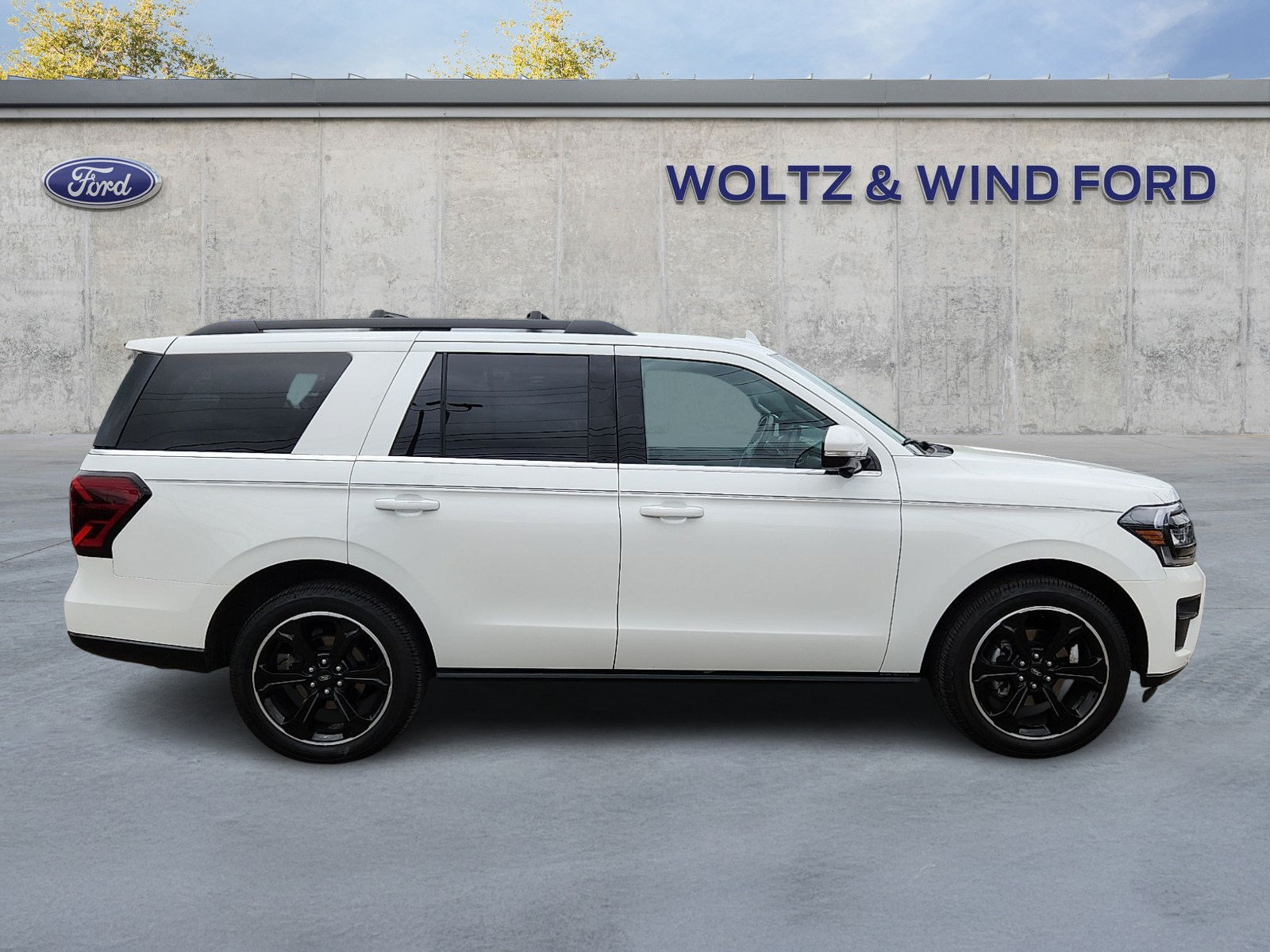 Used 2023 Ford Expedition Limited AWD/4WD image 7