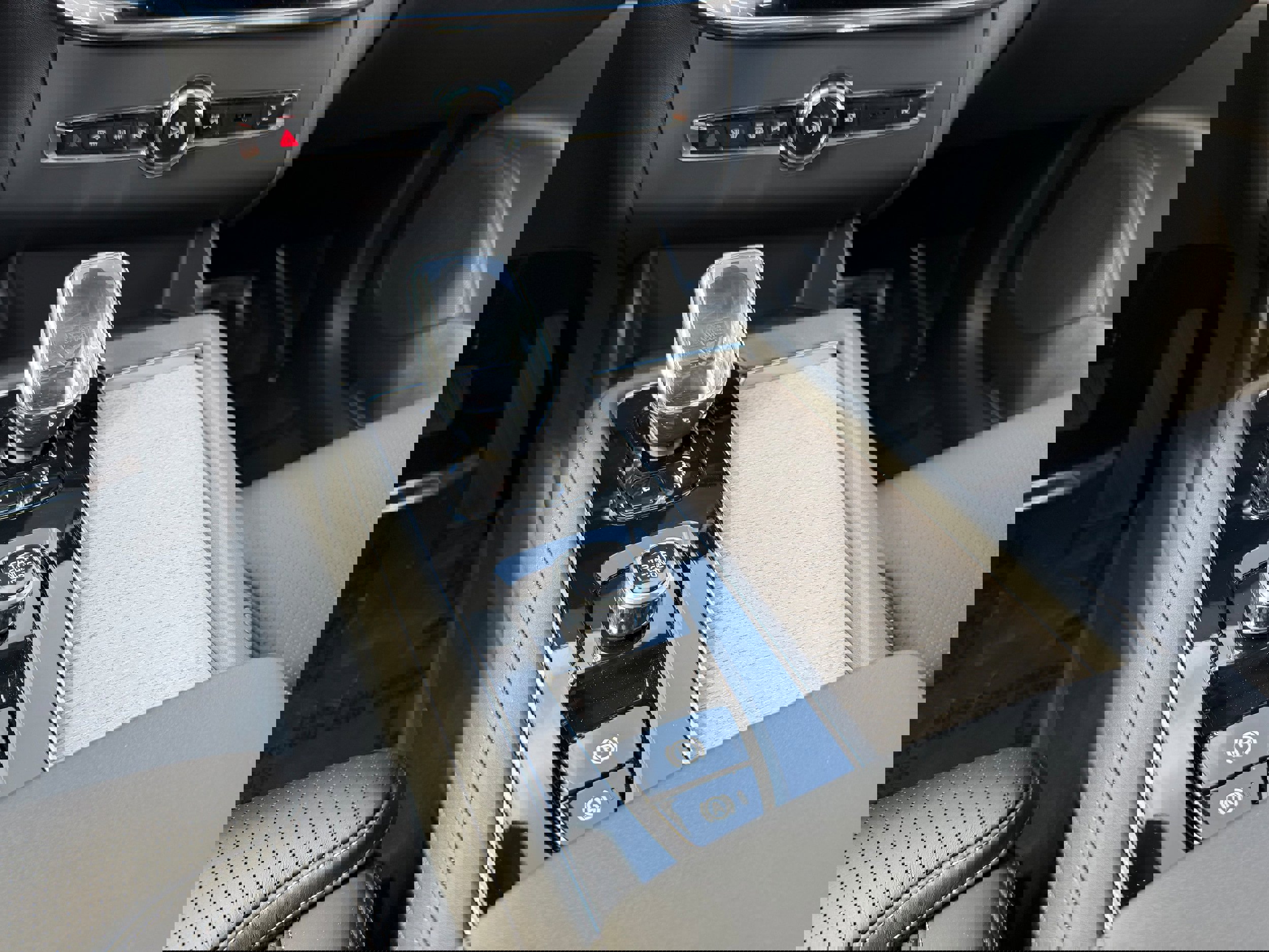 New 2026 Volvo XC90 T8 Ultra w/ Protection Package Premier image 14