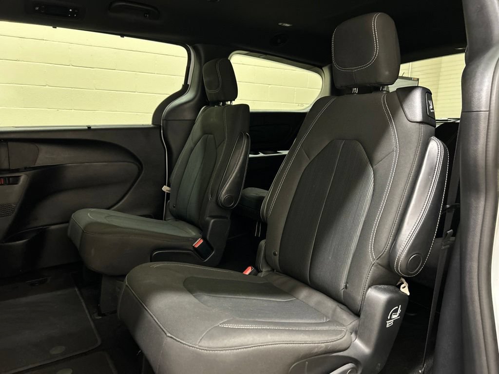 Used 2019 Chrysler Pacifica Touring Plus w/ S Appearance Package FWD image 8