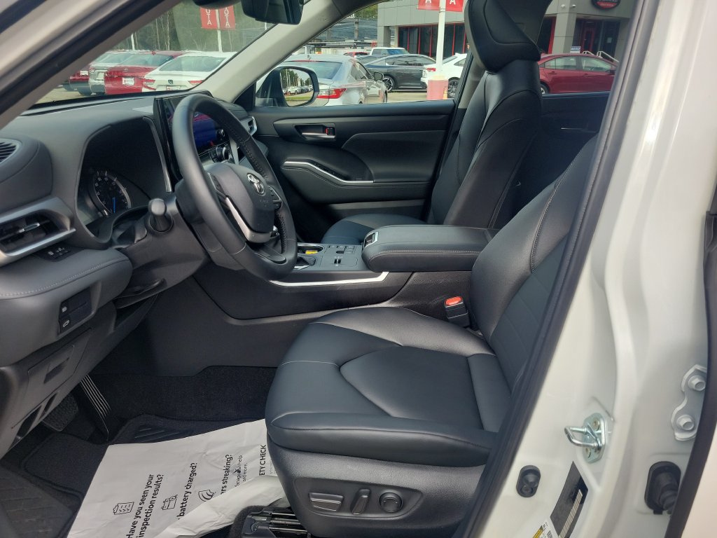 Certified 2026 Toyota Highlander XLE AWD/4WD image 16