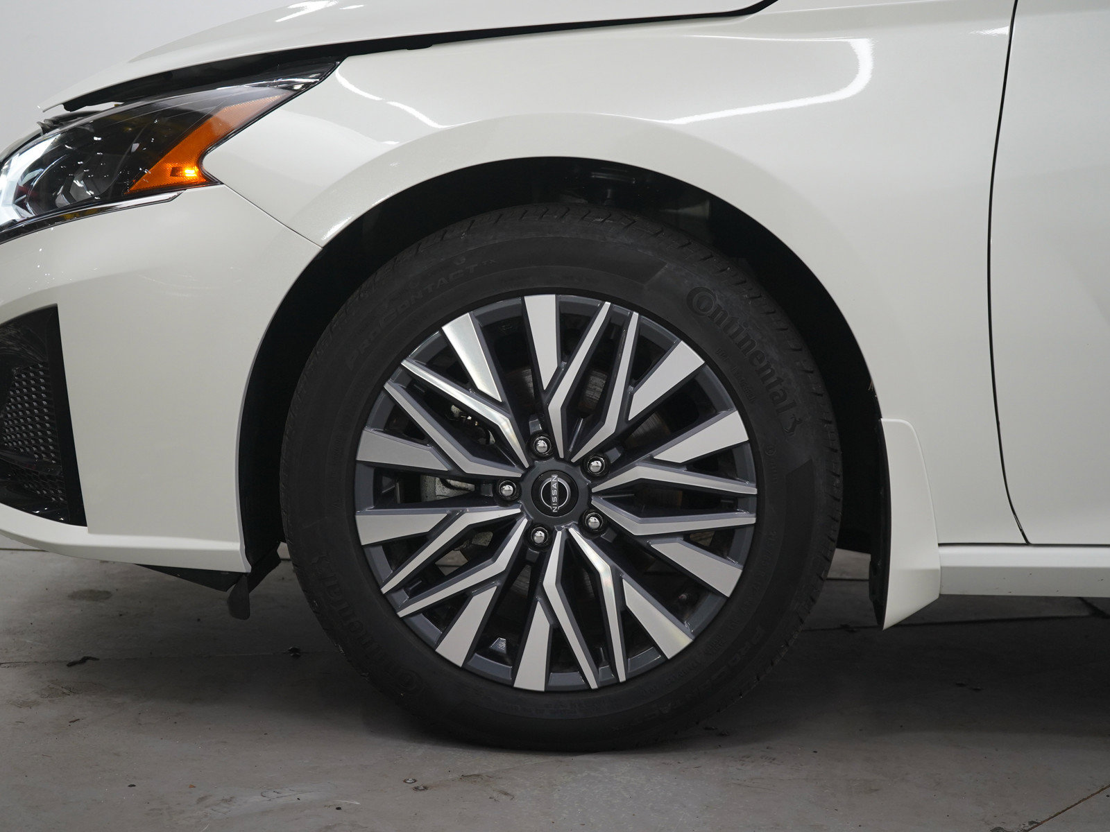 Used 2023 Nissan Altima 2.5 SV w/ SV Premium Package AWD/4WD image 27