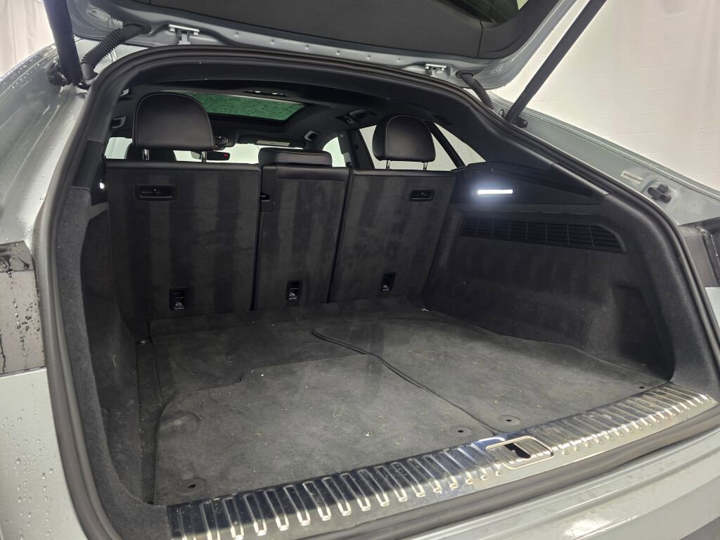 Used 2024 Audi Q8 Prestige w/ Prestige Package image 21