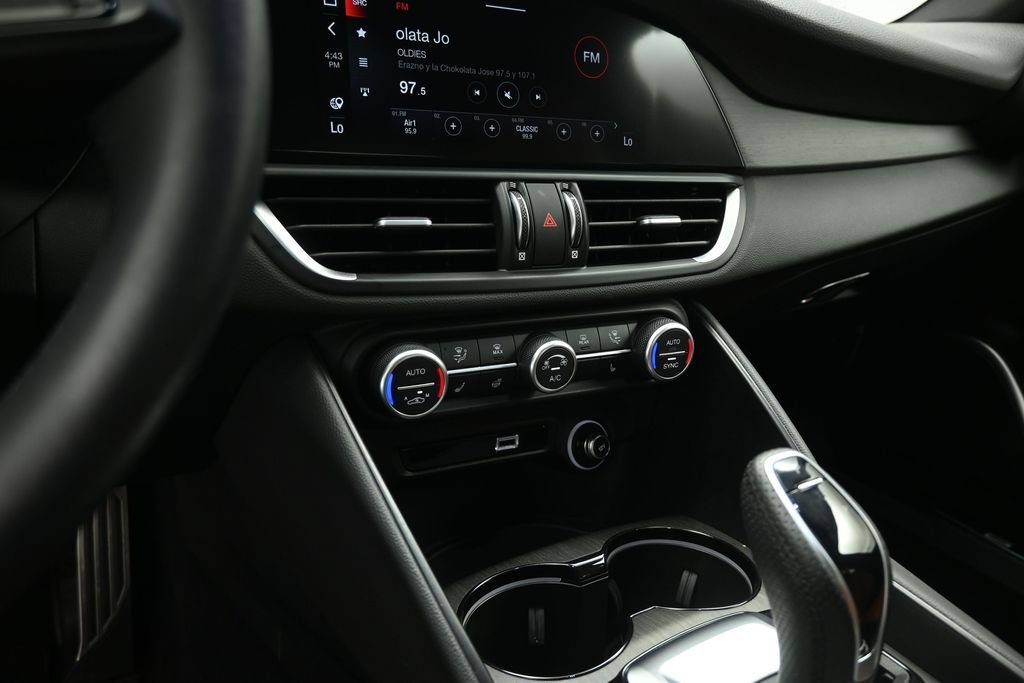 Used 2022 Alfa Romeo Giulia Ti RWD image 13