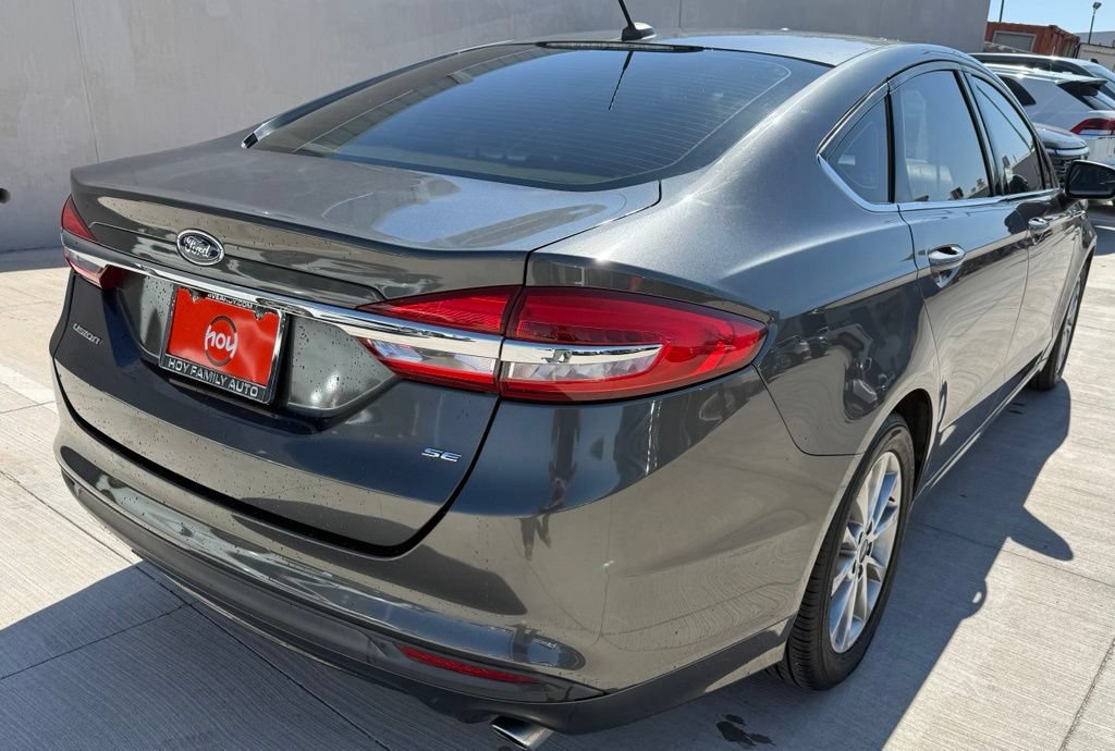 Used 2017 Ford Fusion SE FWD image 9
