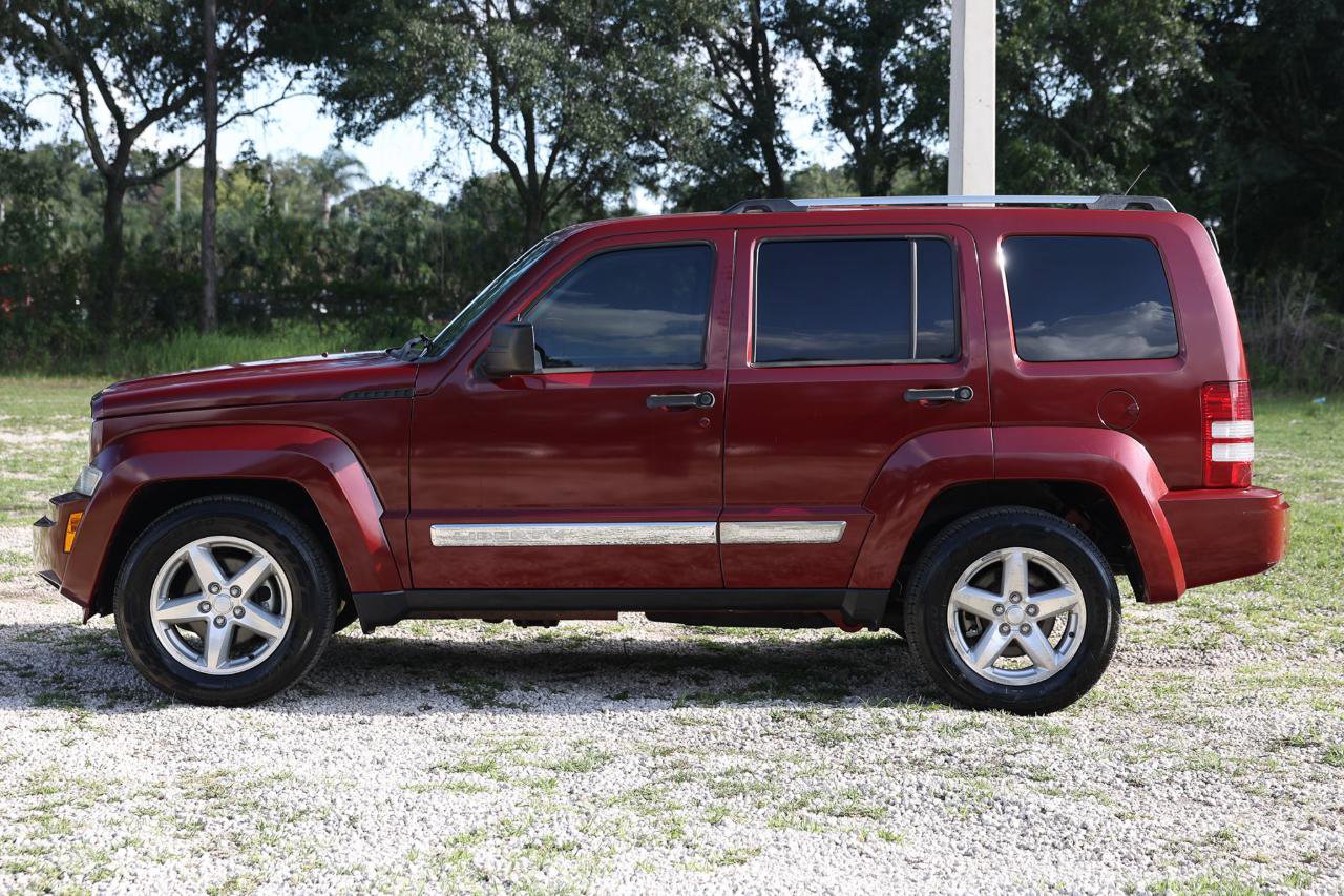 Used 2009 Jeep Liberty Limited w/ Premium Group AWD/4WD image 3