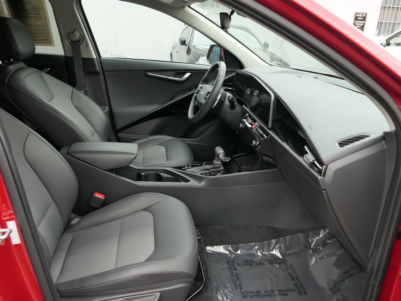 Used 2023 Kia Niro EX Touring image 27