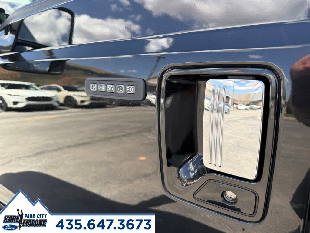 Used 2015 Ford F350 Platinum w/ FX4 Off-Road Package AWD/4WD image 13