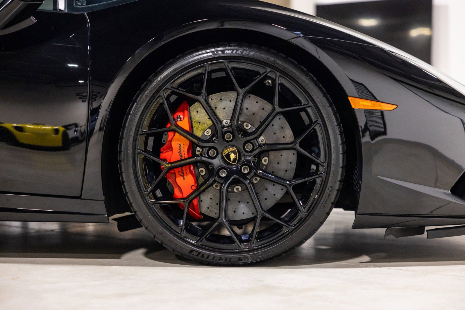 Used 2018 Lamborghini Huracan Performante AWD/4WD image 27