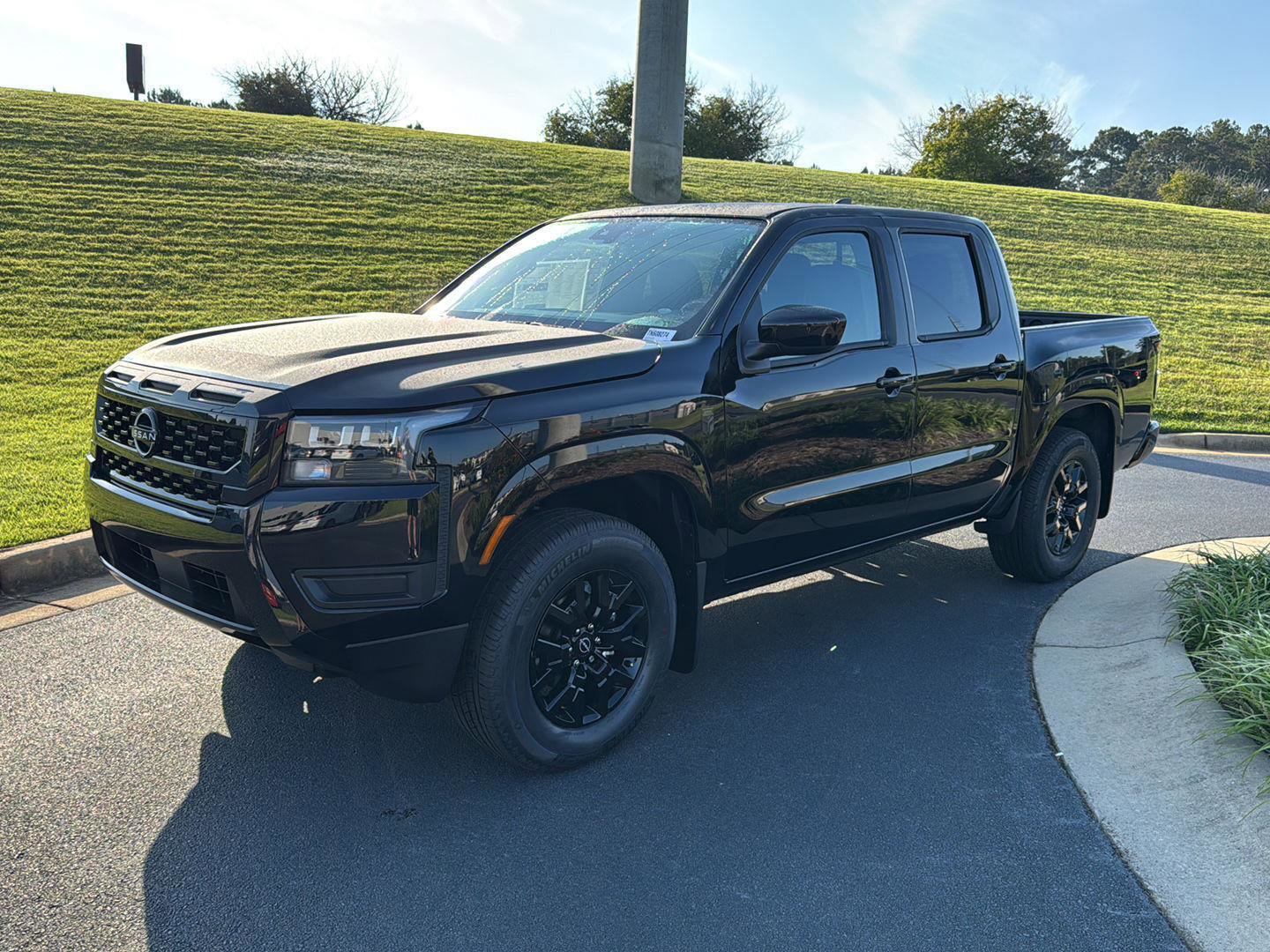 New 2026 Nissan Frontier SV w/ SV Convenience Package