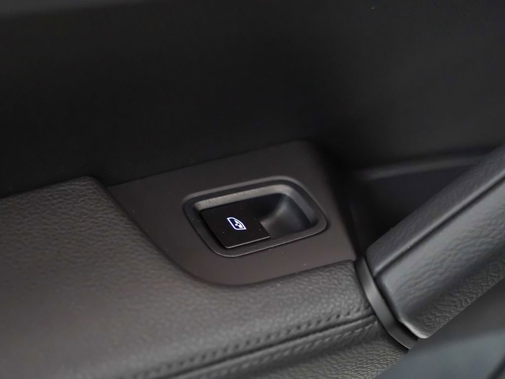 Certified 2025 Porsche Cayenne image 16