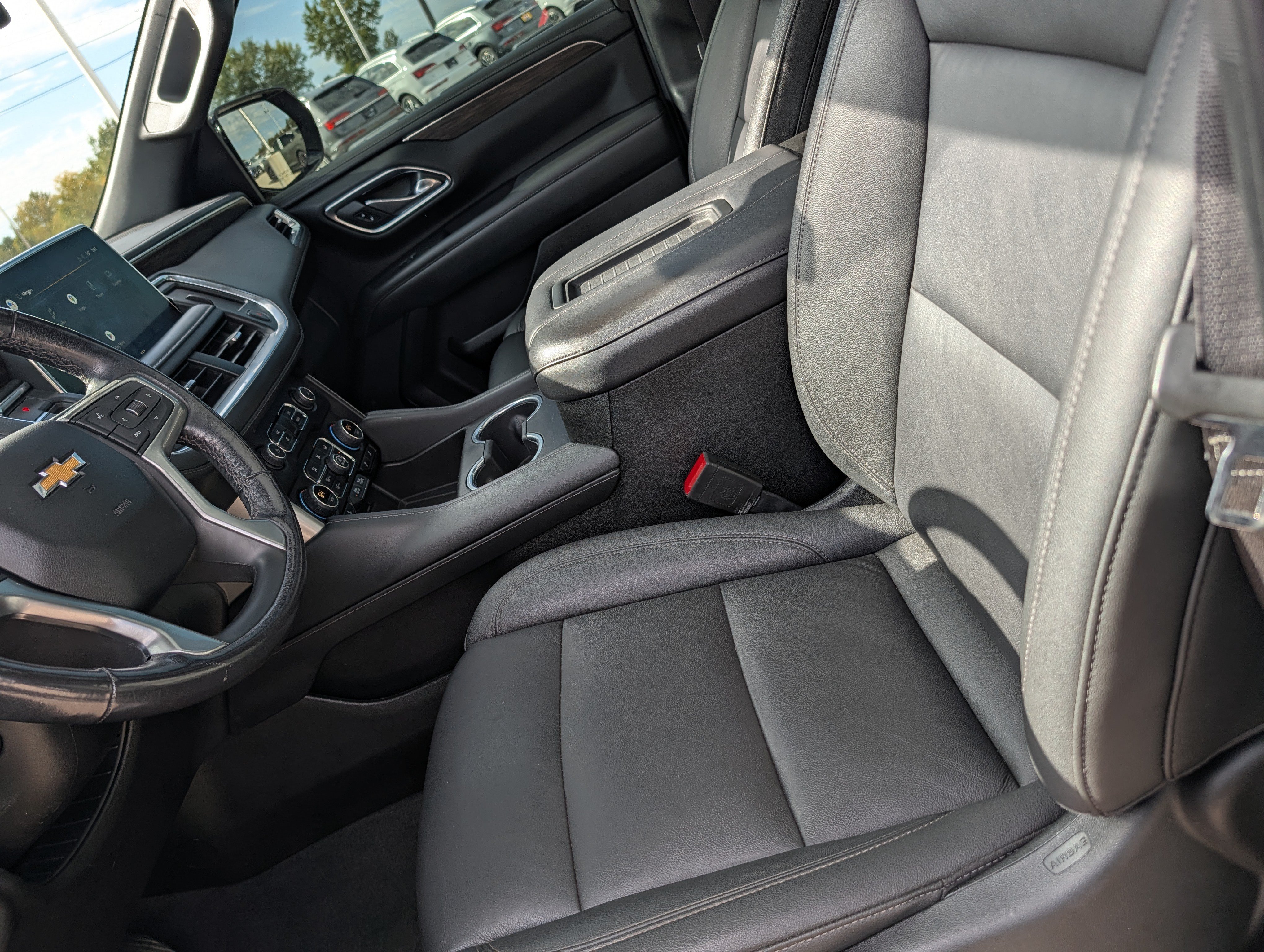 Used 2022 Chevrolet Tahoe LT w/ Luxury Package AWD/4WD image 18