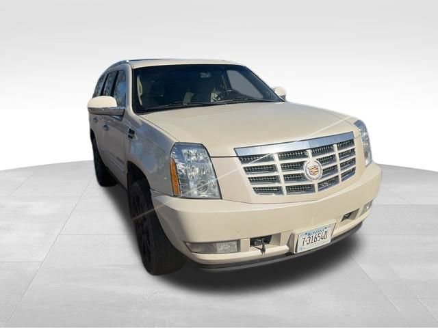 Used 2014 Cadillac Escalade Luxury image 4
