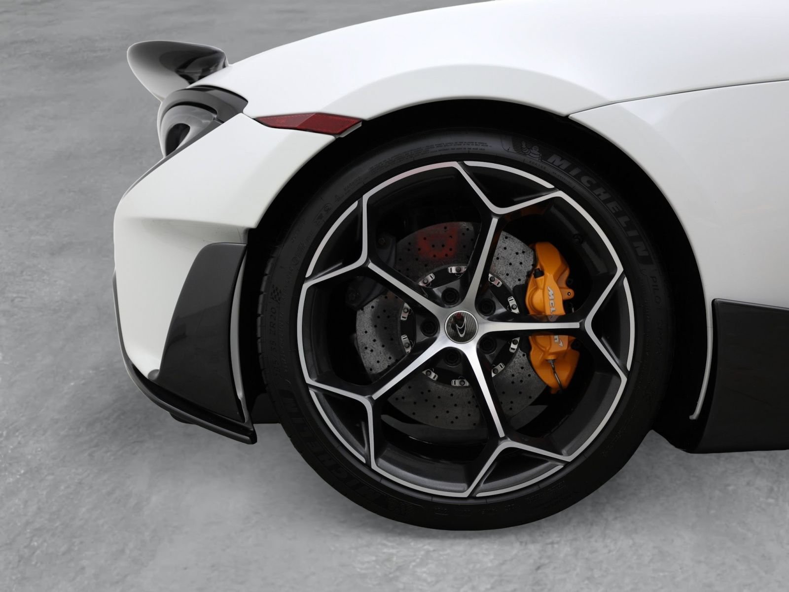 Used 2020 McLaren 600LT Spider RWD image 31