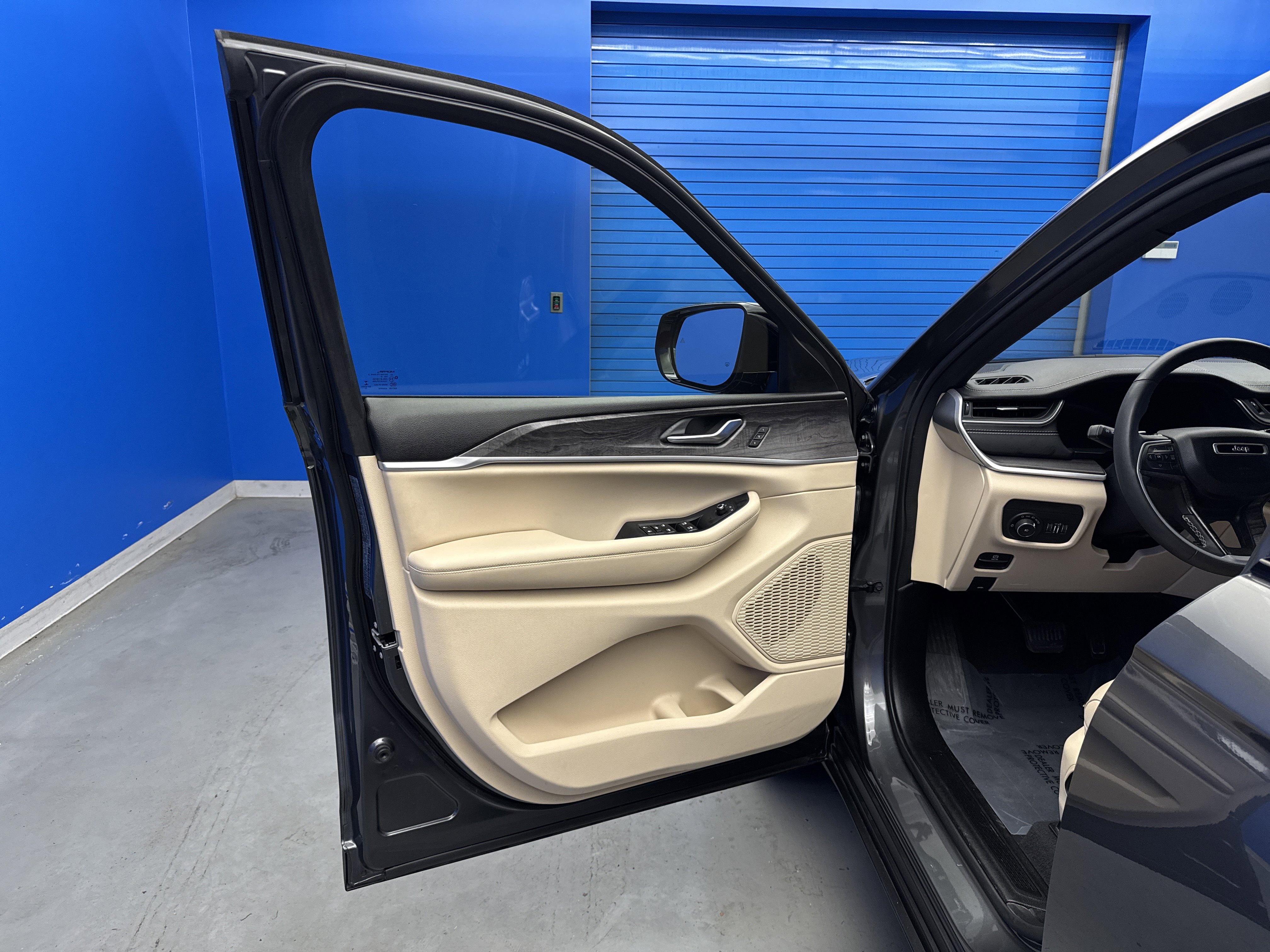 Used 2023 Jeep Grand Cherokee L Limited image 10