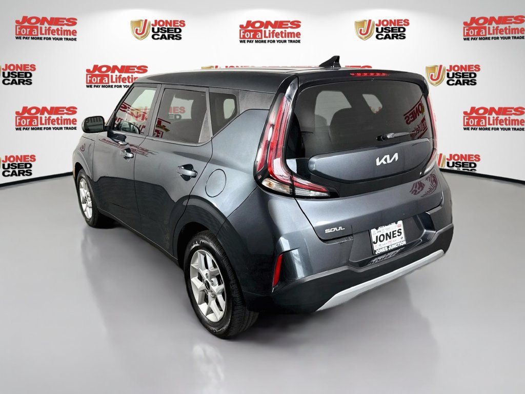 Used 2023 Kia Soul S FWD image 2