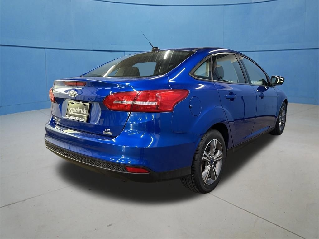 Used 2018 Ford Focus SE w/ SE Appearance Package image 11