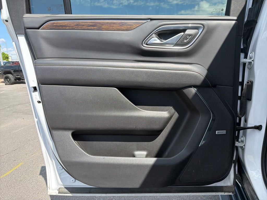 Used 2023 Chevrolet Suburban Premier AWD/4WD image 22