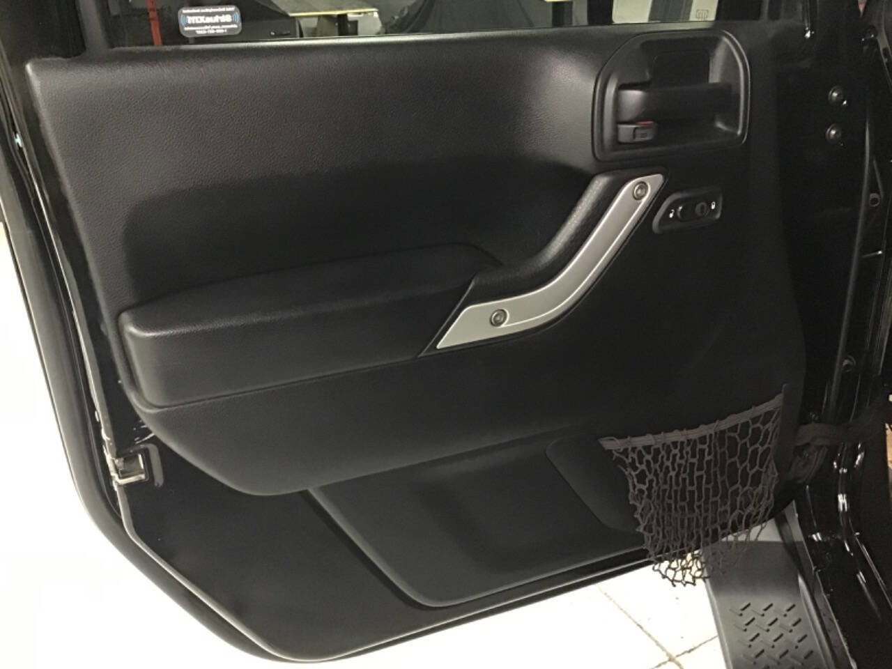 Used 2017 Jeep Wrangler Unlimited Sahara w/ Connectivity Group image 11