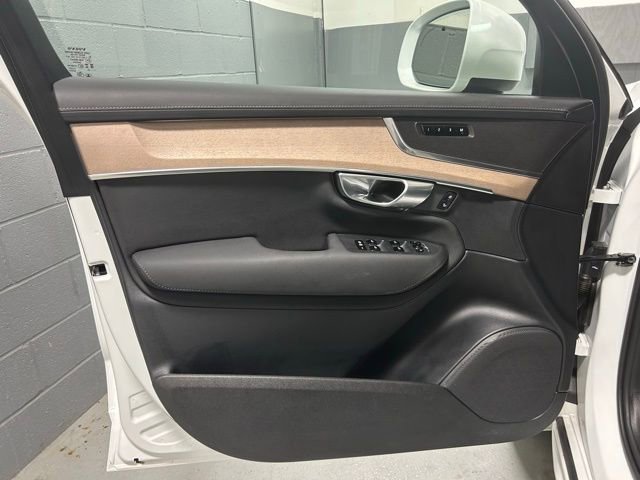 Used 2025 Volvo XC90 B6 Plus AWD/4WD image 9