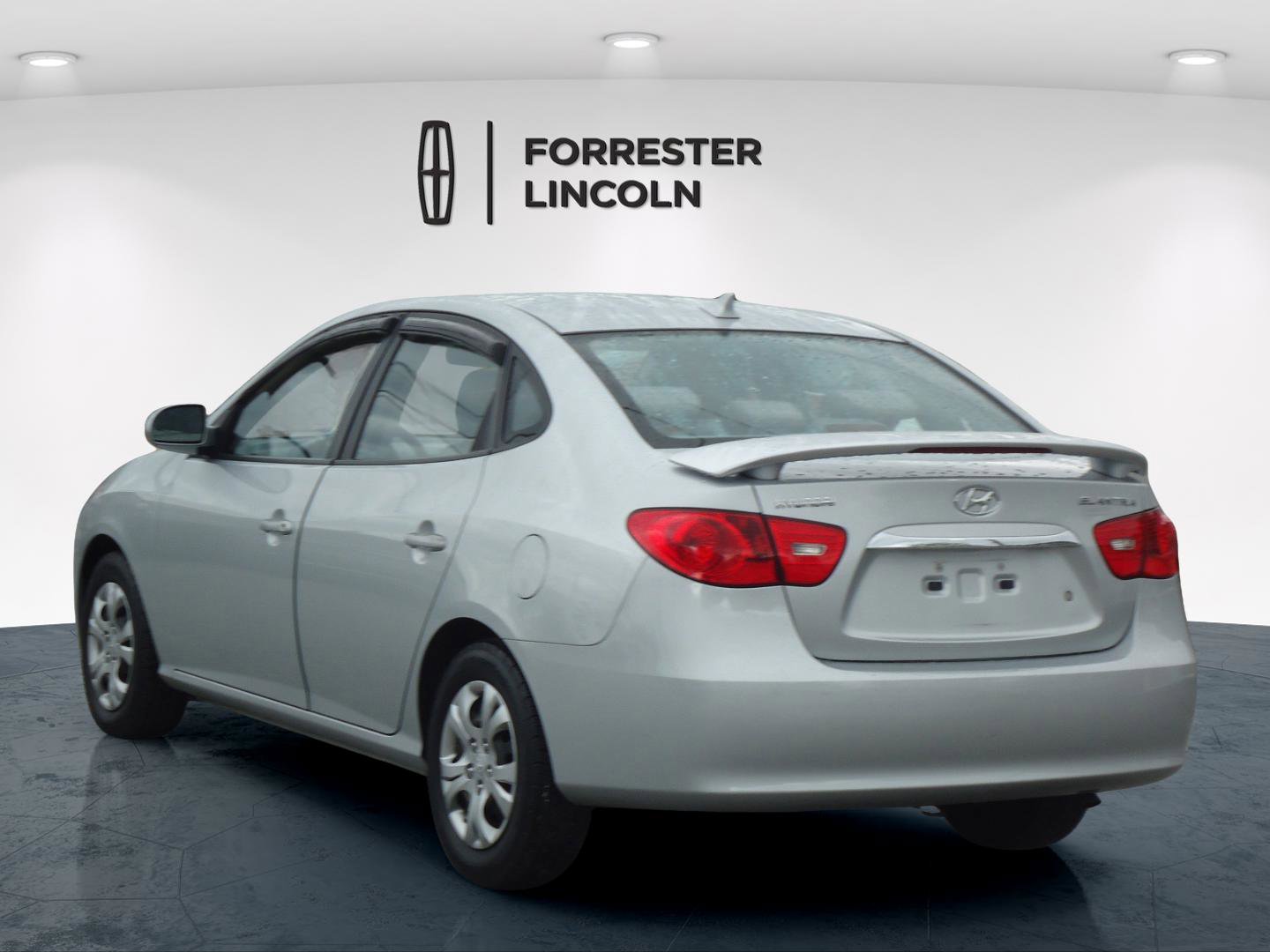 Used 2010 Hyundai Elantra GLS FWD image 5