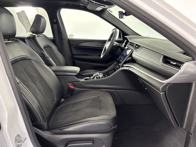Used 2025 Jeep Grand Cherokee Altitude w/ Trailer Tow Package AWD/4WD image 42