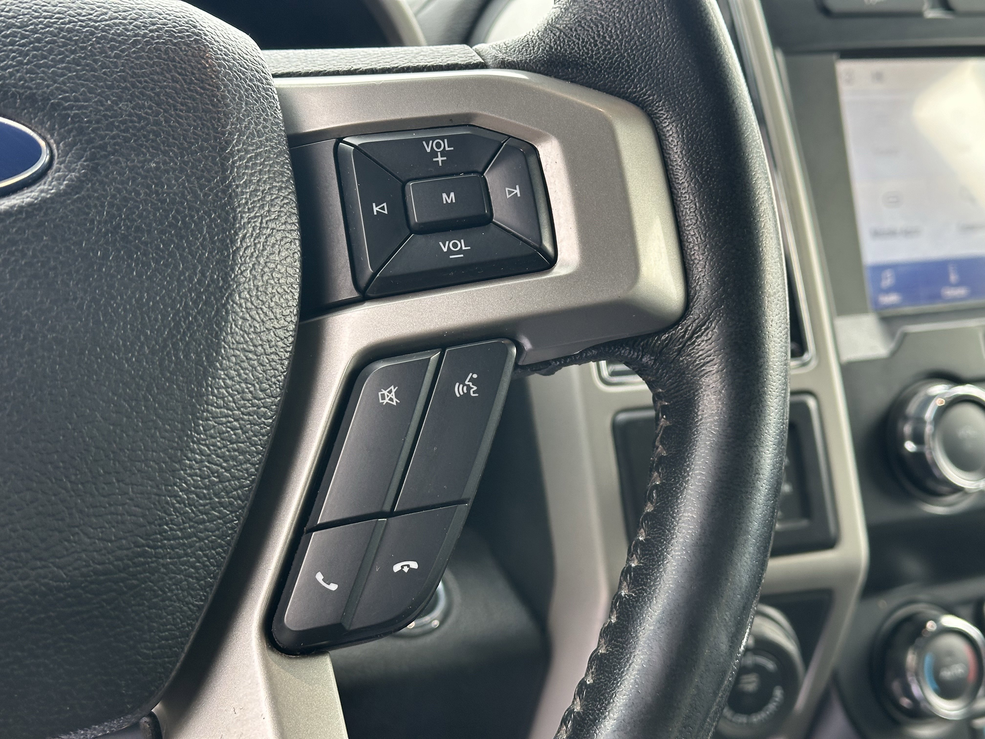 Used 2020 Ford F150 Lariat w/ Trailer Tow Package image 18